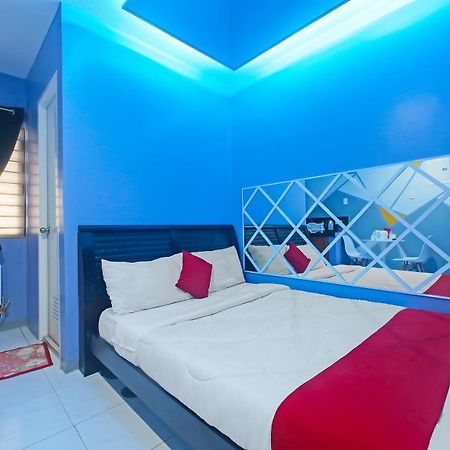 Oyo 896 Silverio Suites Manila Dış mekan fotoğraf