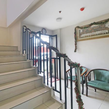 Oyo 896 Silverio Suites Manila Dış mekan fotoğraf